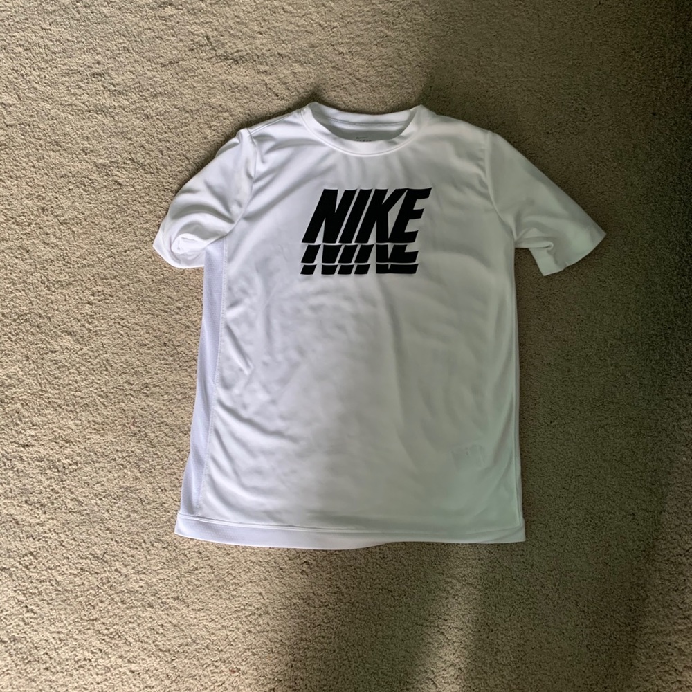 Girl’s Nike Shirt Size XL